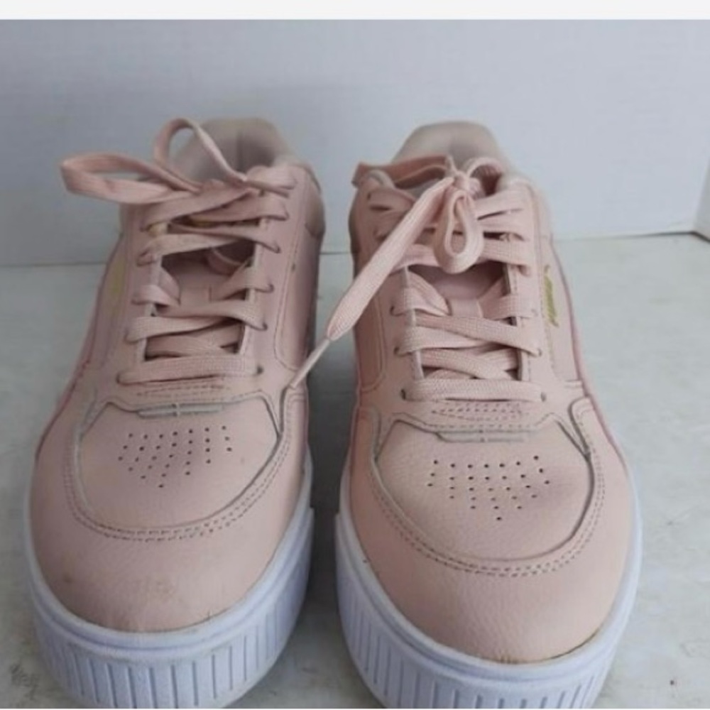 Puma Pink Platform Sneaker Shoe's
Women's Size 9
Sign's of use and wear see pic